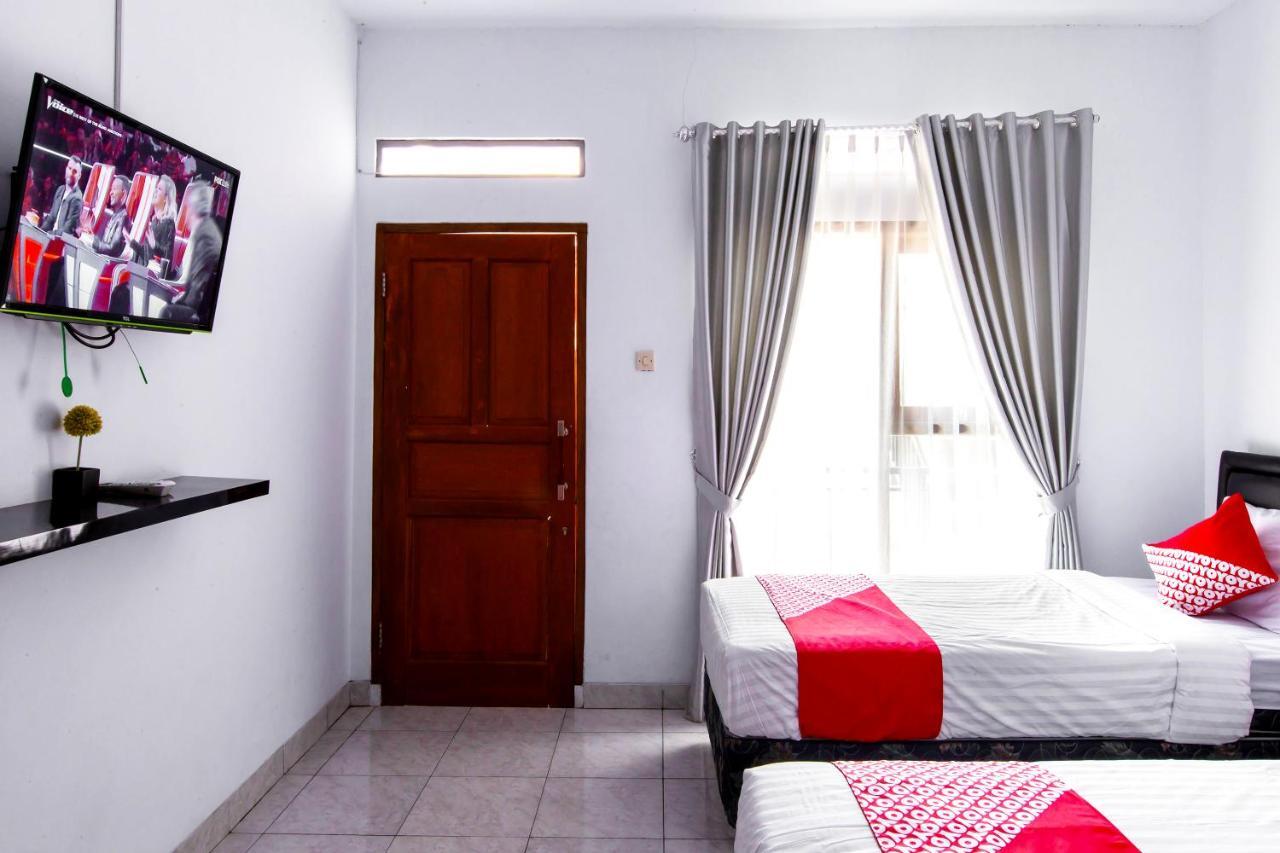 Oyo 569 Cigadung Guest House Syariah Bandung Exteriér fotografie